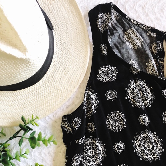 Forever 21 Patterned Cropped Tank - Picture 2 of 5